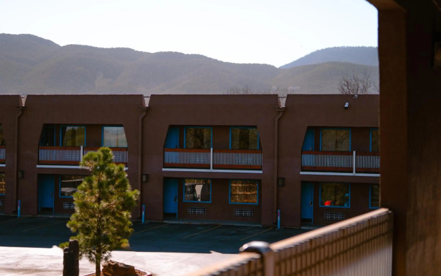 Taos Valley Lodge