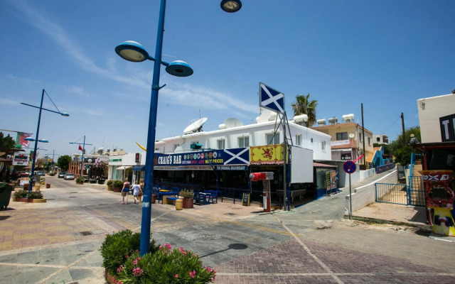 Flora Maria Hotel & Annex Apartments