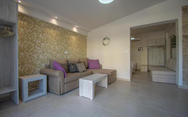 Paradise Apartments & Suites