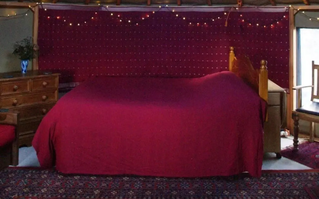 Roundhouse Yurt, Stunning Views, Totnes Dartmouth