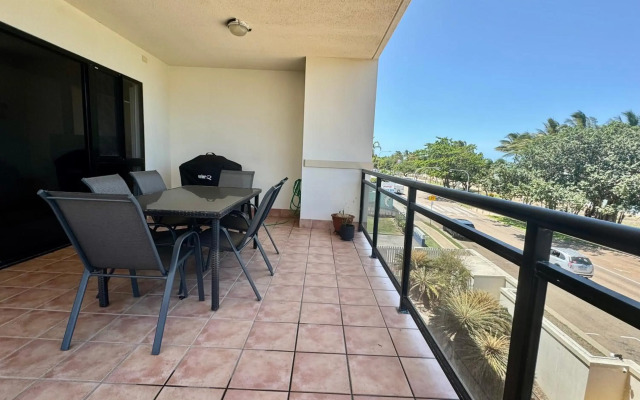 Townsville Lighthouse - 3/103 Strand