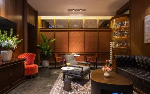 Blossom Manoir Lujiazui · Oriental Treasury