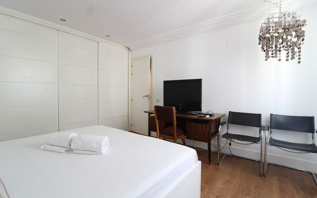 Luminous Apartment in Chueca Allôhousing