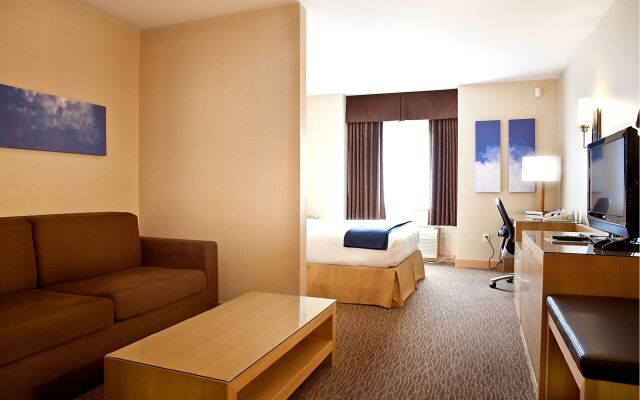 Holiday Inn Express N Suites Langley