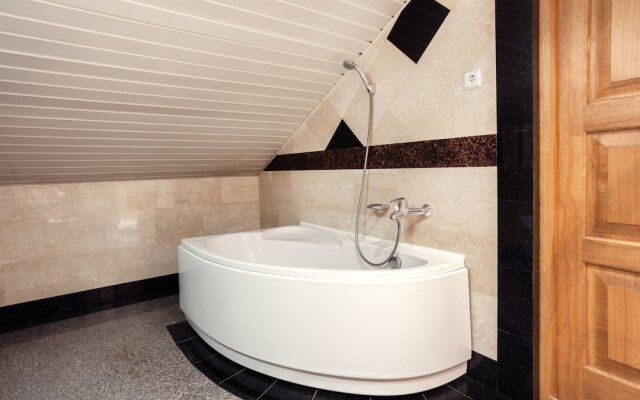 Atrium Suites