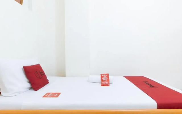 RedDoorz @ Malibu Room BF International Las Pinas