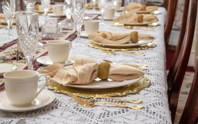 Cloran Mansion Bed & Breakfast