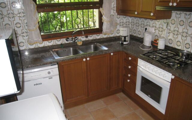 Cosy Holiday Home in L'estartit With Swimming Pool