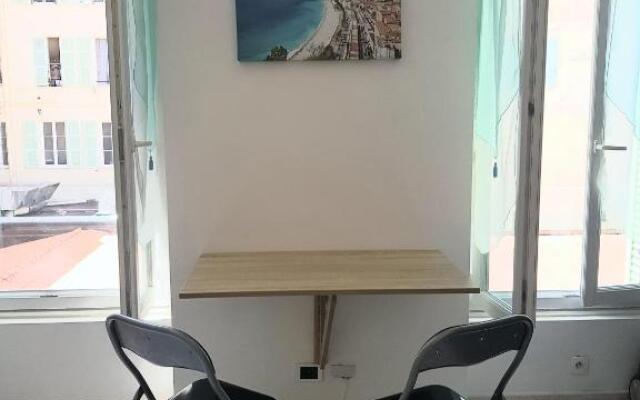 Studio cosy hypercentre à 500m de la plage