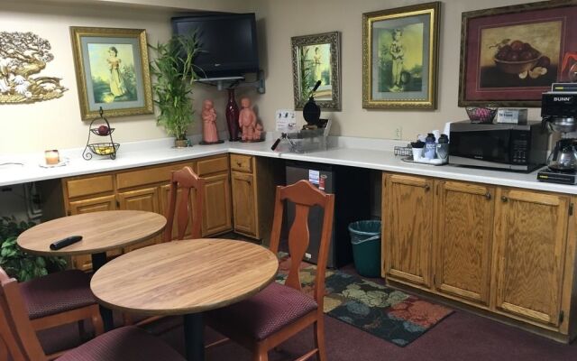 Country Hearth Inn & Suites - Camden