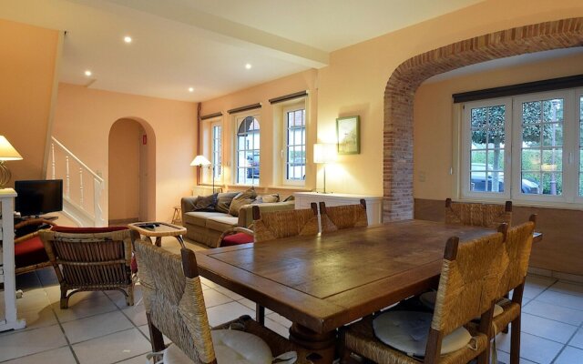 Beautifully Renovated House Centrally Located