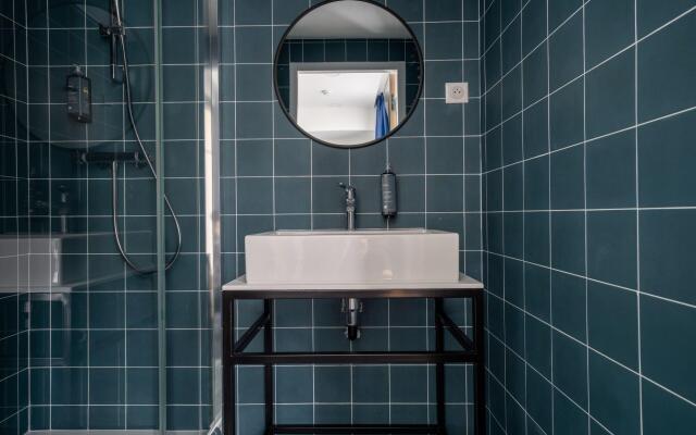 Beau M Paris Hostel