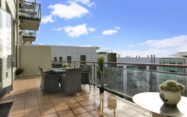 Renovated Apt with huge deck & car park