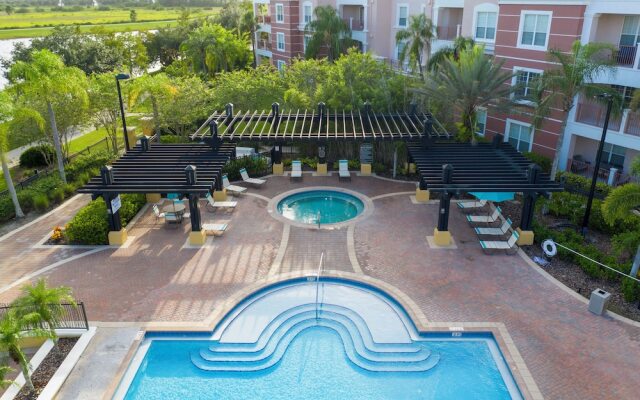 Magnificent 2 Bedroom Apartment Vista Cay Resort 107