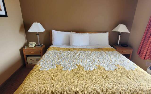 Days Inn by Wyndham Worthington