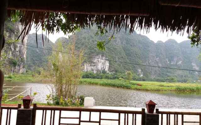 Quoc Khanh Bamboo Homestay - Hostel