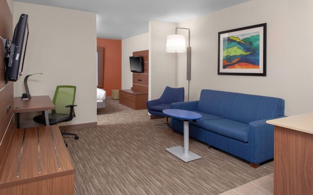 Holiday Inn Express & Suites Interstate 90, an IHG Hotel
