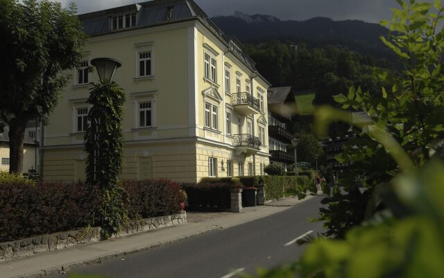 Romantik Residenz Ferienwohnungen Hotel Im Weissen Rössl