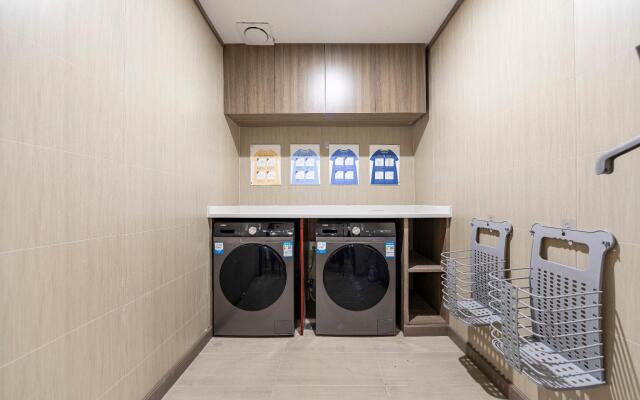 Hanting Hotel Shanghai Xujiahui Stadium Metro Station