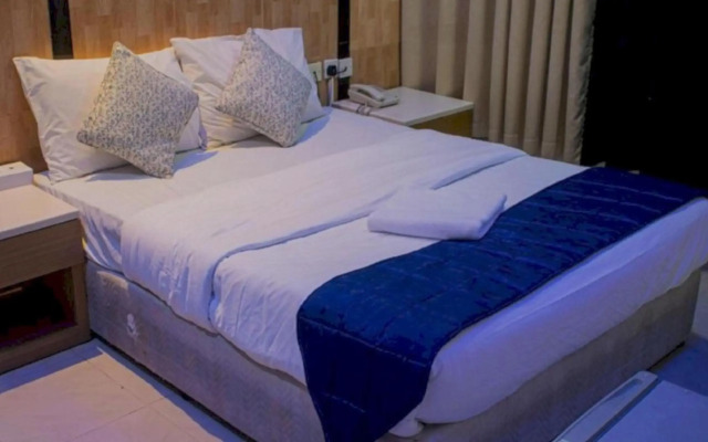 OYO 1118 Sharjah Plaza Hotel