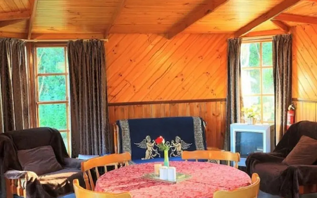 Stanley Lakeside Spa Cabins