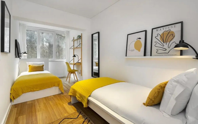 Chic & Stylish Retreat In Estoril'S Finest Location