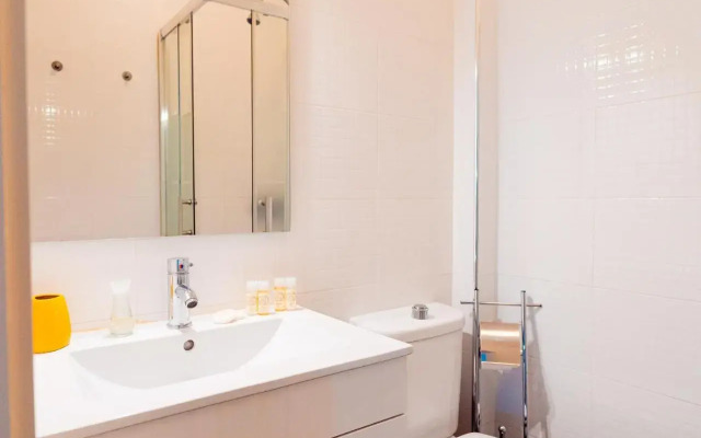 1BR Flat in Trindade w/ AC by metro station