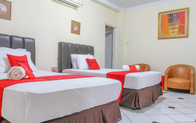 RedDoorz Plus @ Otista Garut – Guest Rooms – Tarogong