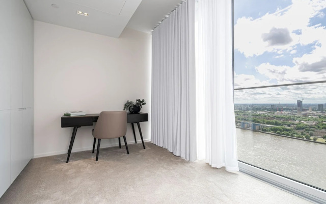 Stunning Three-bedroom Apartment on the River