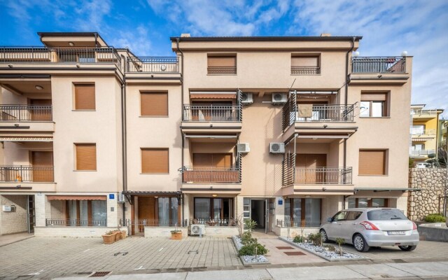 Beautiful Apartment in Crikvenica With Wifi