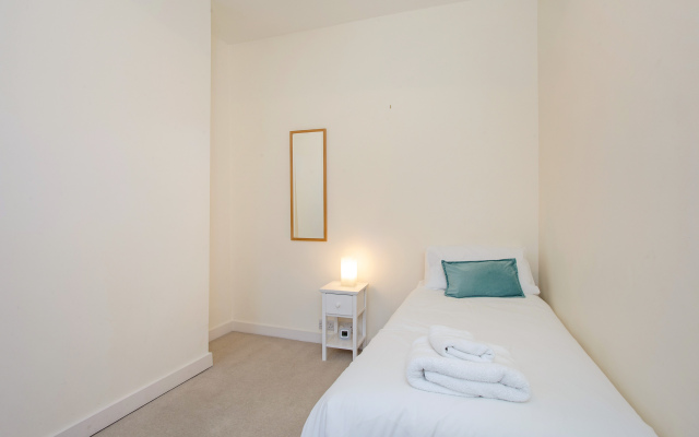 Perfect for family stays, ideal for walk to shops & restaurants