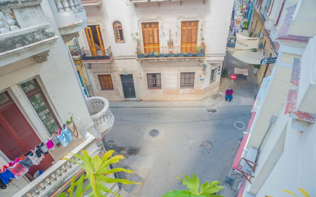 Privado Apartamento con balcón Habana