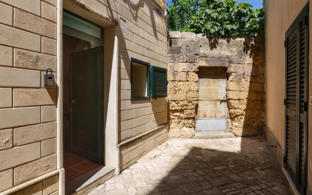 3936 Corte dei Falconi by Barbarhouse