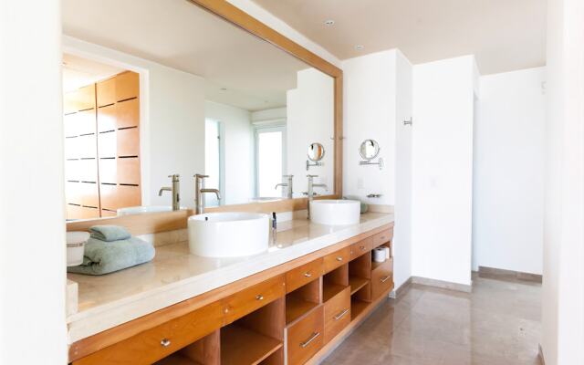 Gran Peninsula 3BR Condo By RMH