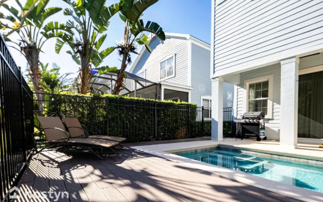 Amazing Beach House Near the Parks