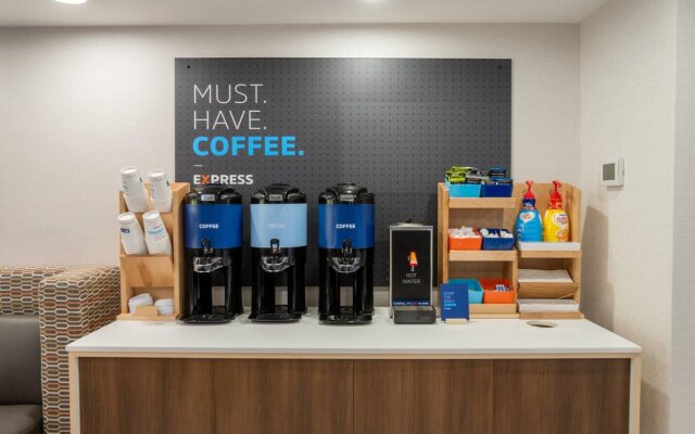 Holiday Inn Express & Suites Lake Forest by IHG