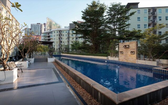 Comfy Room Near Bts Bangna, Free Wifi, Netflix, Pool, Gym