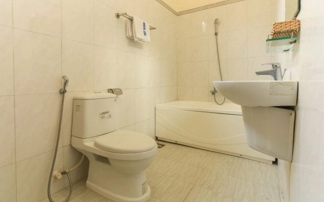 OYO 810 My Khe Hotel