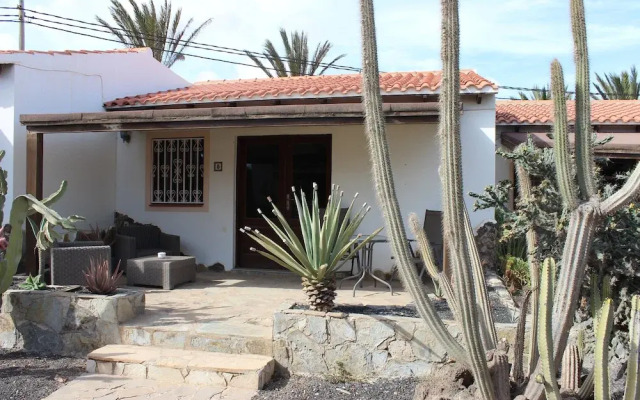 Rustic 1-bed Bungalow in Parque Holandés