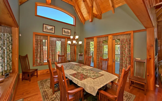Birds Creek Mansion 650 - Six Bedroom Cabin