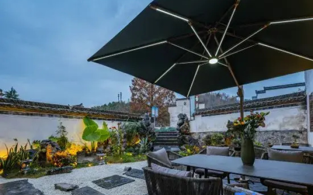 Xidi Wulu · Huizhou-Style Courtyard Leisure Homestay
