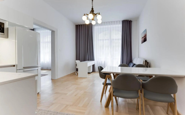 The Dancing House Residence