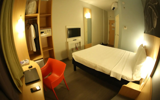 ibis Jatai