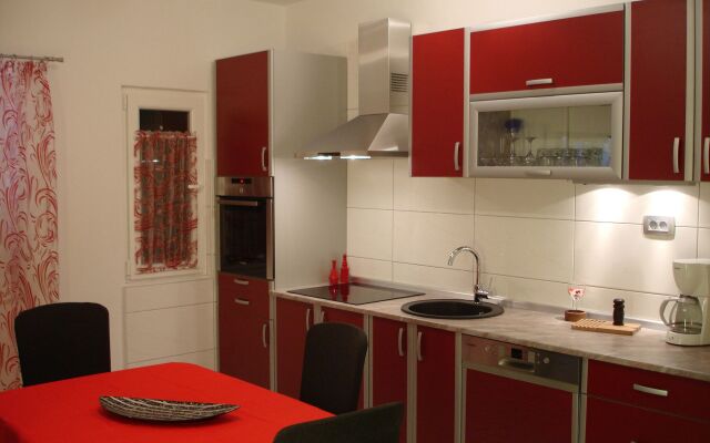 Holiday house Boris - close to the sea with parking: Slatine, Island Ciovo