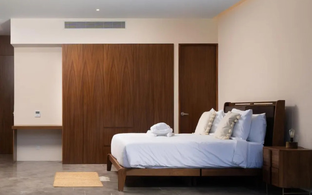 Large Studio With Private Courtyard and Shared Pool