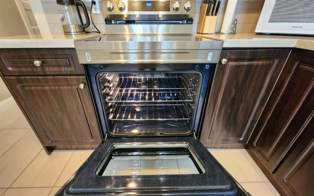 Rare Find Exquisitely New Quiet & Safe Skytrain Home