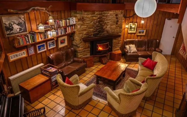 Kasees Apartments & Mountain Lodge