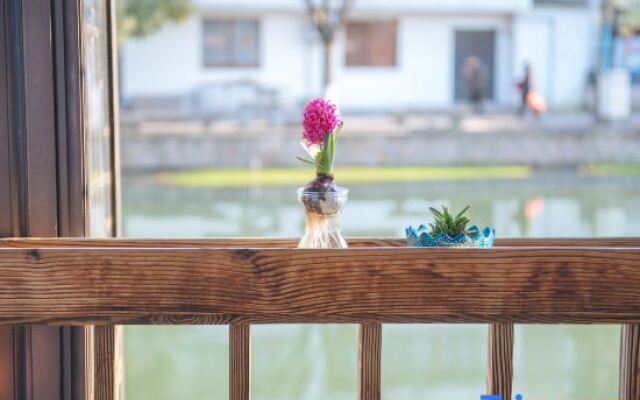 Tongli Qingyuan River View Holiday Inn