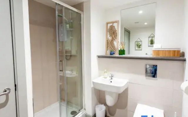 Modern Liverpool Flat | Contractors & Work Trips %