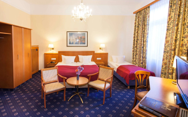 Centro National Frankfurt, Trademark Collection by Wyndham